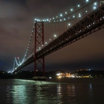 Jesus and bridge Gargalo do Tejo at night